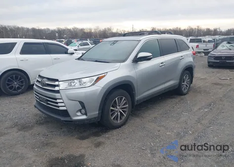 2019 Toyota Highlander Xle z USA, uszkodzony, nr VIN 5TDJZRFH1KS579270